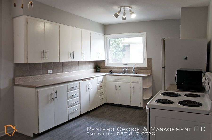 528 19 St S - Photo 3 of 13