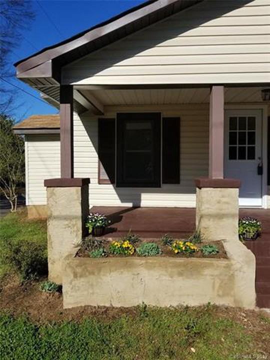 534 Logan St - Photo 2 of 16