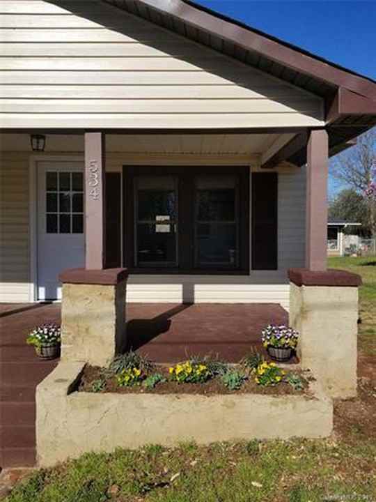 534 Logan St - Photo 3 of 16