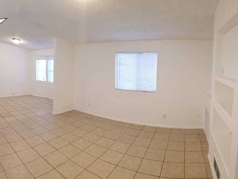 5937 S Cloverleaf #NO - Photo 3 of 5