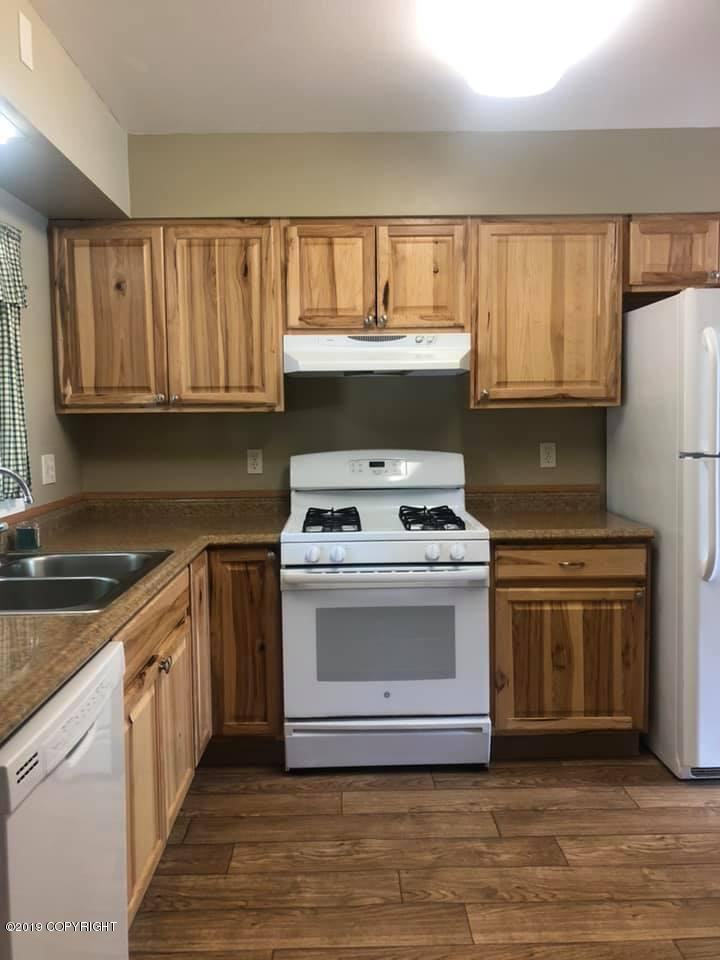 1083 Walnut Ave - Photo 2 of 8