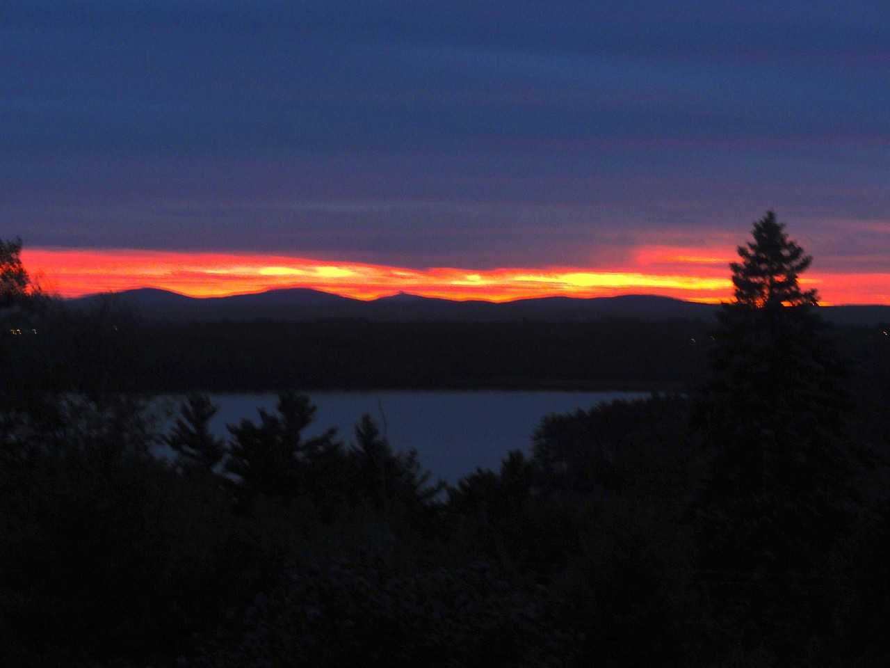 477 Londonderry Turnpike - Photo 3 of 15