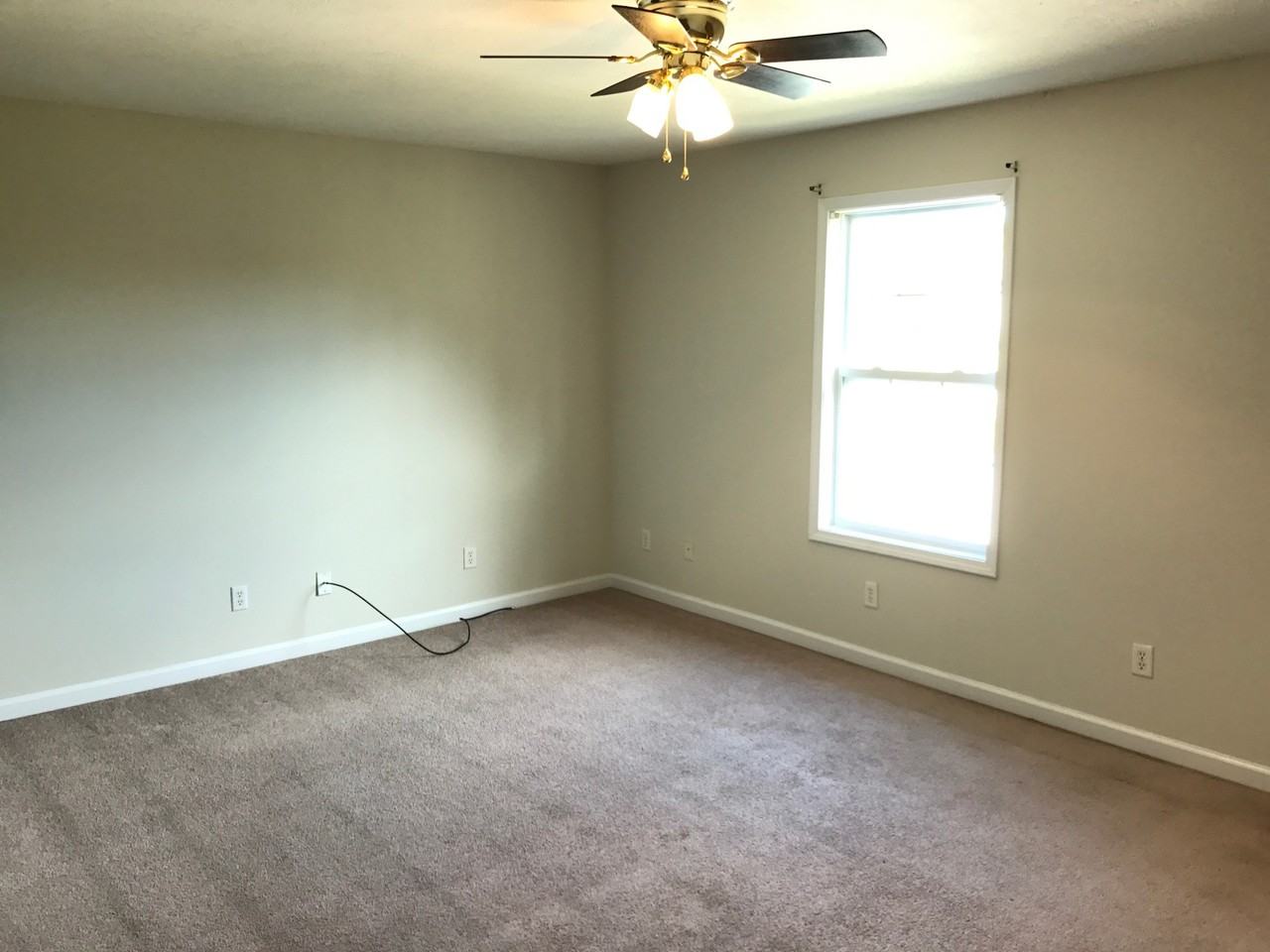 373 Thomas Rd - Photo 3 of 7