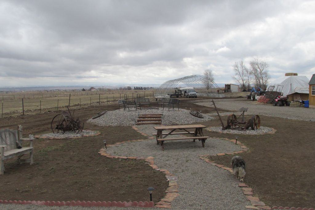 2562 Saint Anthony Road - Photo 2 of 16