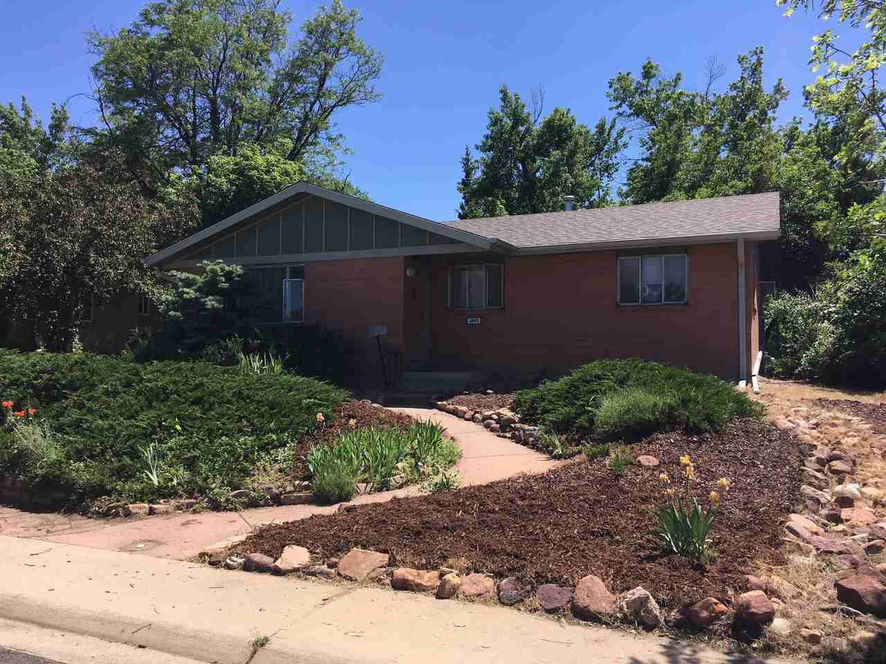 411 Harvard Ln - Photo 2 of 7