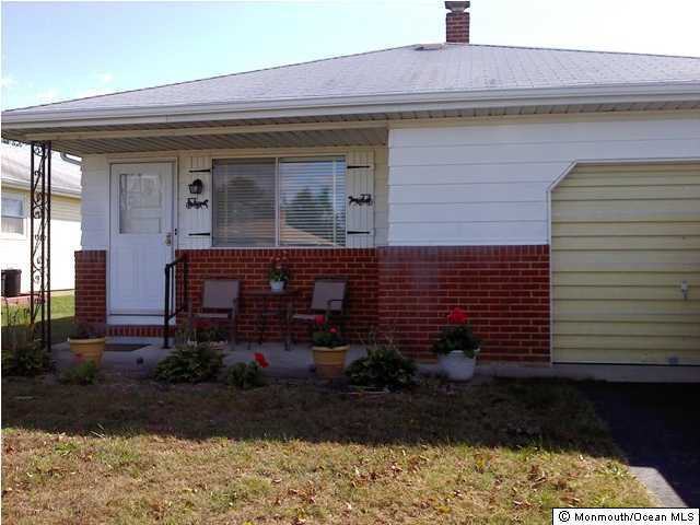 10 Newcastle Ct - Photo 2 of 9