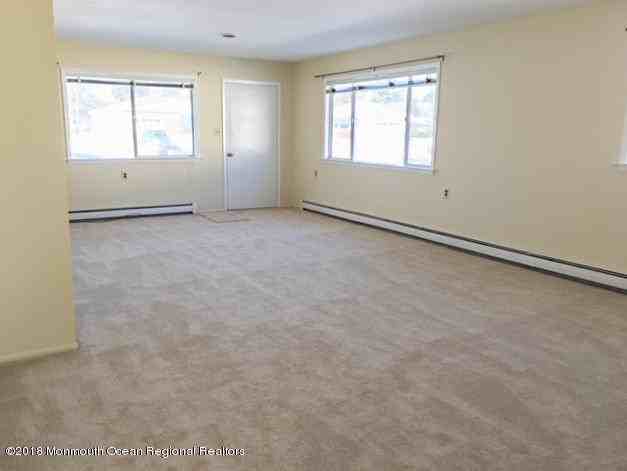 10 Newcastle Ct - Photo 3 of 9