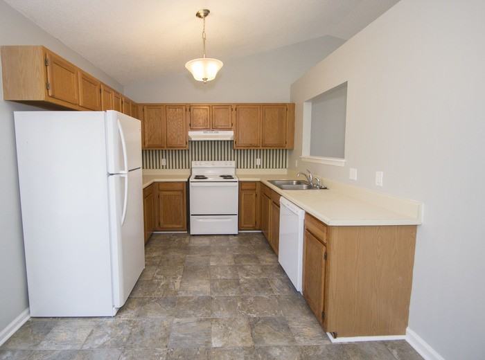 313 N Crossing Dr - Photo 2 of 8