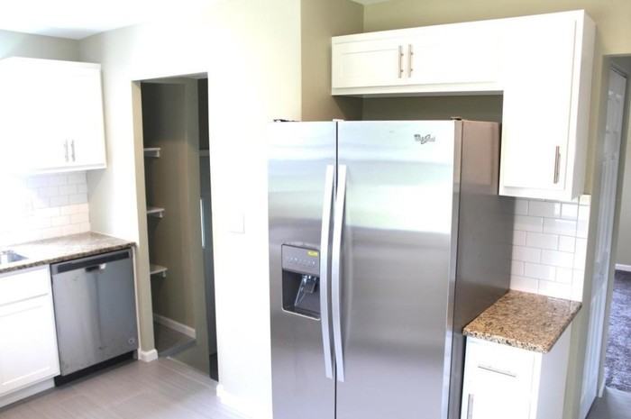 8922 W Custer Ave - Photo 2 of 9