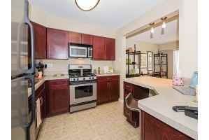 Twin Lake Towers Apartments - Photo 3 of 18