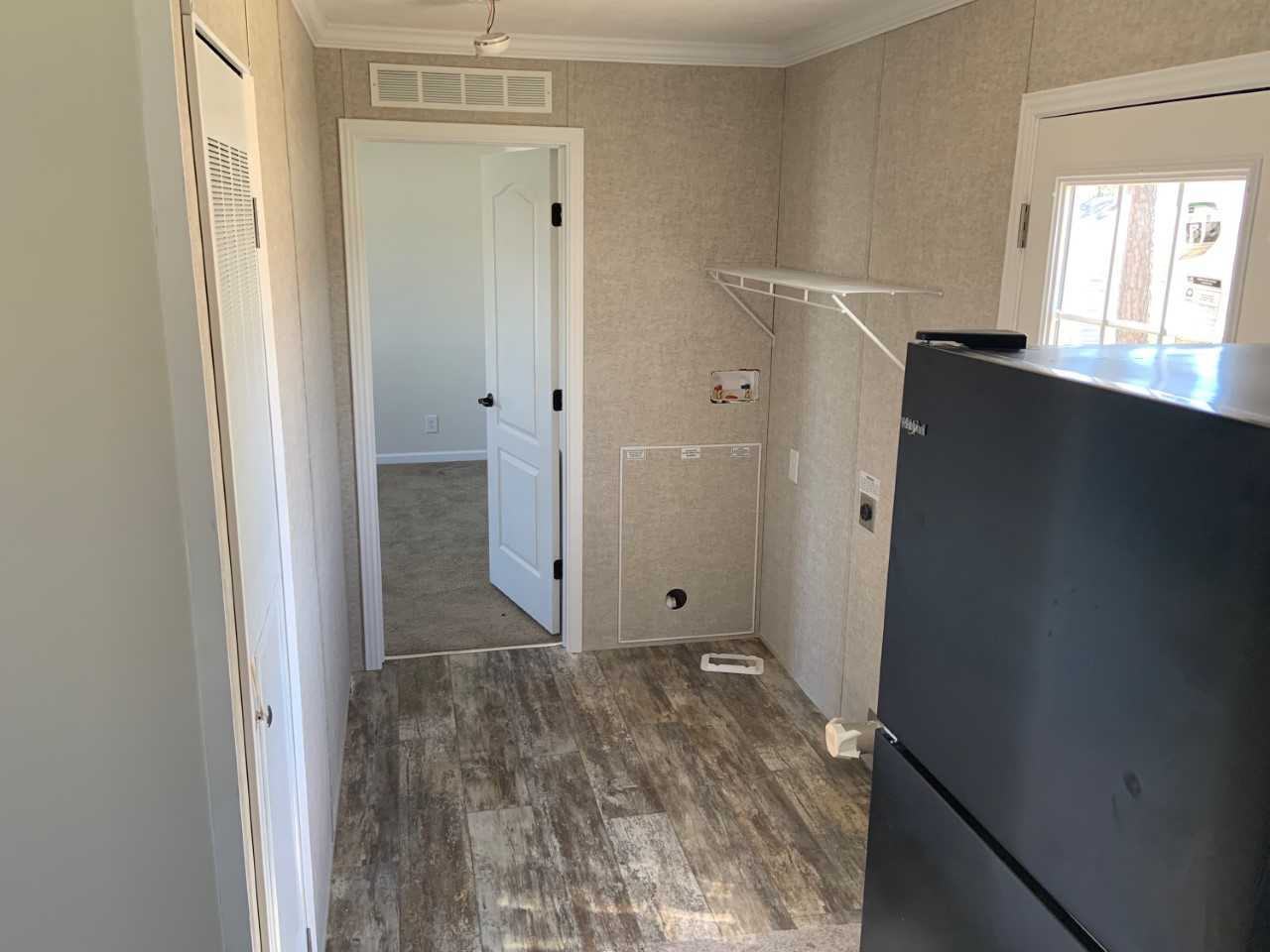 22 Joanne Dr - Photo 3 of 19