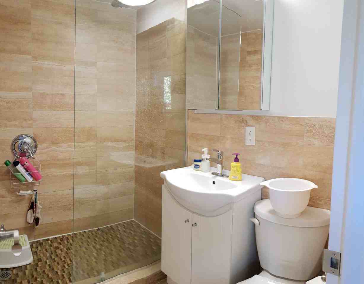 1745 Avenue Cedar - Photo 2 of 10