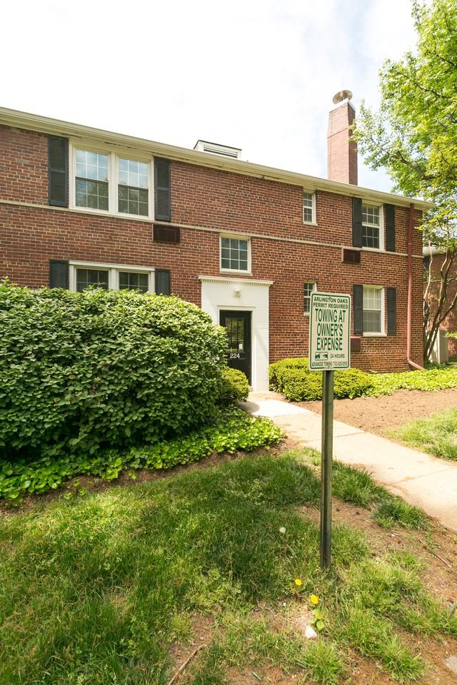 224 N George Mason Dr #4 - Photo 3 of 16