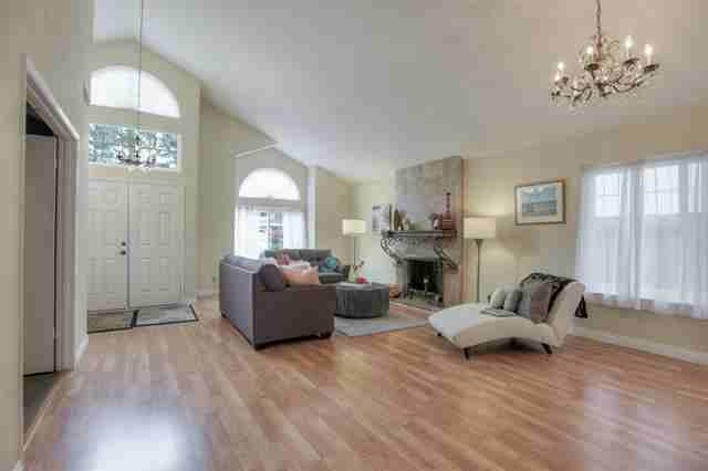 2035 Sea Cliff Way - Photo 3 of 5