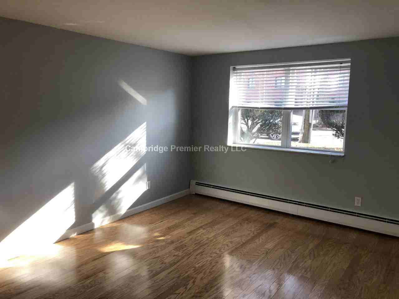 102 Oxford Street #5