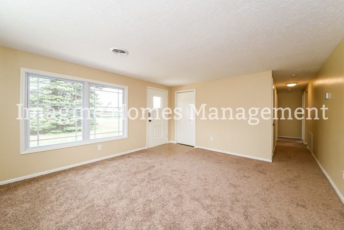 1936 Edgewood Dr - Photo 3 of 11