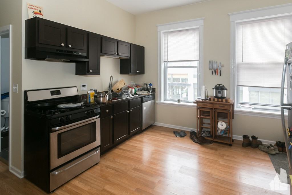 2459 Armitage Ave 2R - Photo 2 of 9