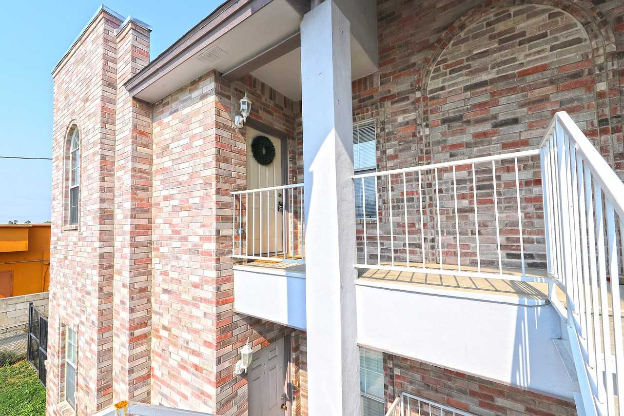 517 E Cherry Ln - Photo 2 of 17