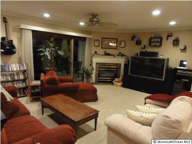 45 Liverpool Ct - Photo 3 of 12