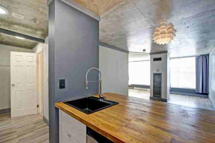 222 The Esplanade #819