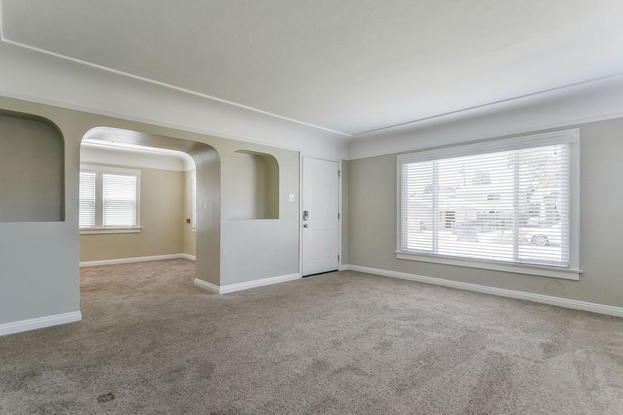 5916 California Ave - Photo 3 of 21