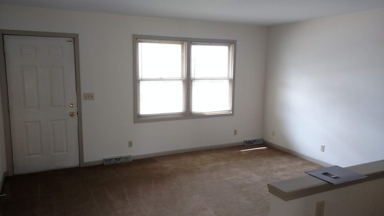 2701 Woodmeadow Dr Se - Photo 3 of 18