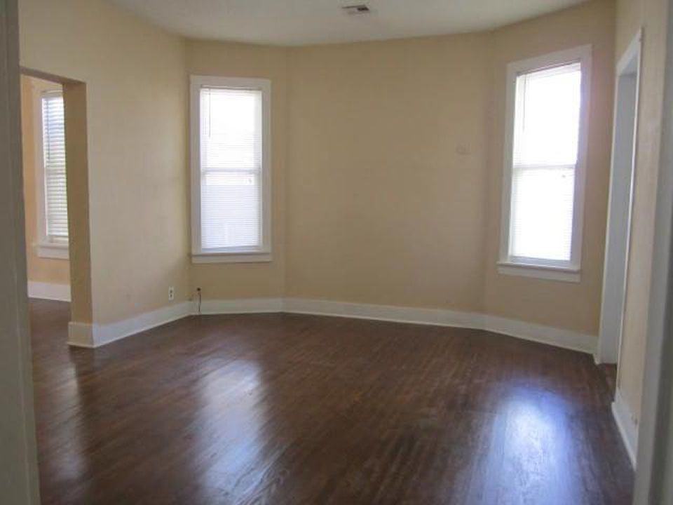 1217 NW 31st St - Photo 3 of 9