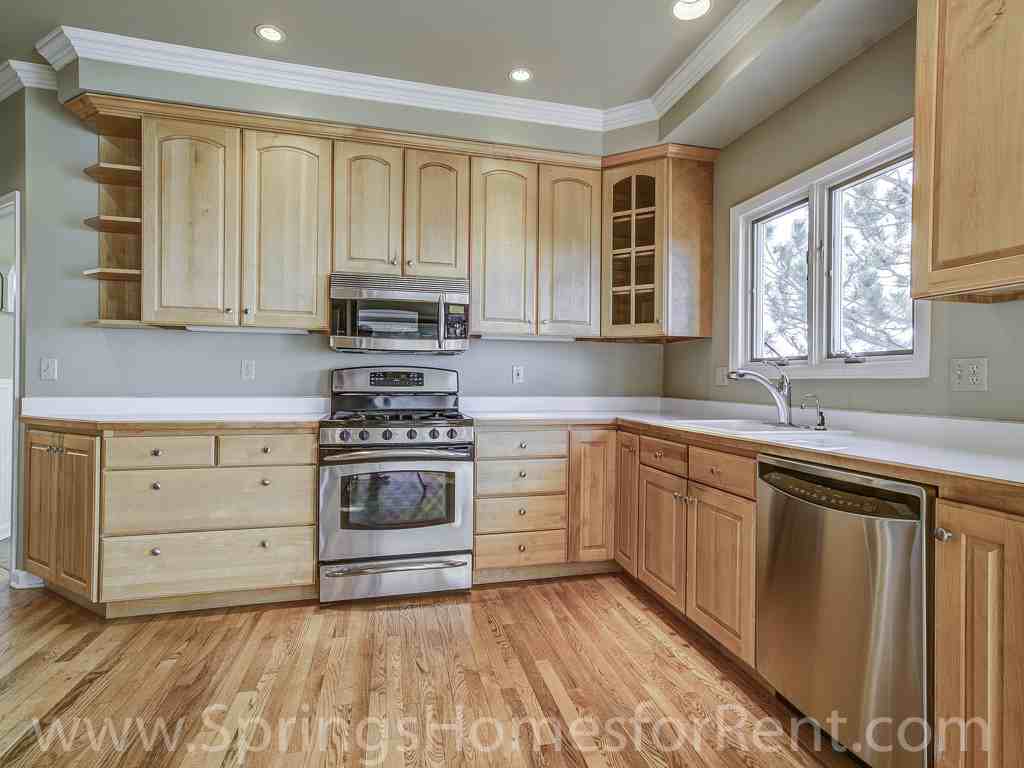 2715 Roundstone Ct - Photo 3 of 32