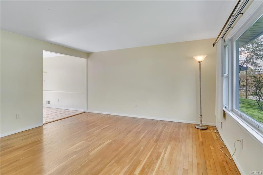 7 Oldfield Dr - Photo 3 of 27