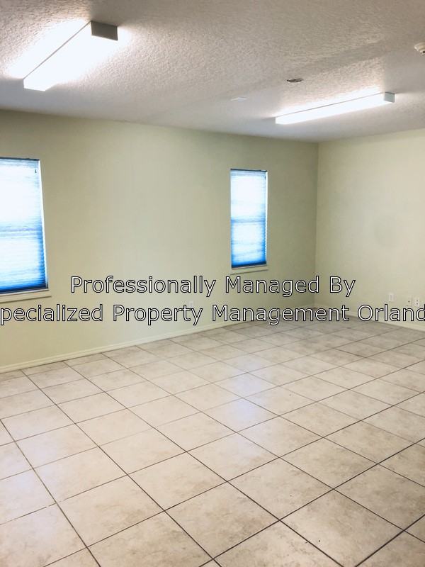 1015 Tifford Ln - Photo 3 of 21