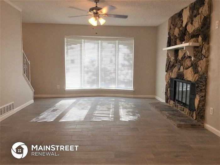 620 Opal St - Photo 2 of 15