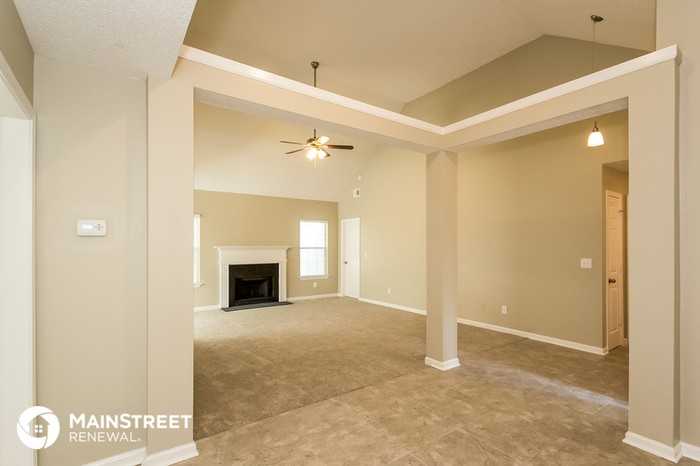 1570 Isleworth Cir - Photo 3 of 15