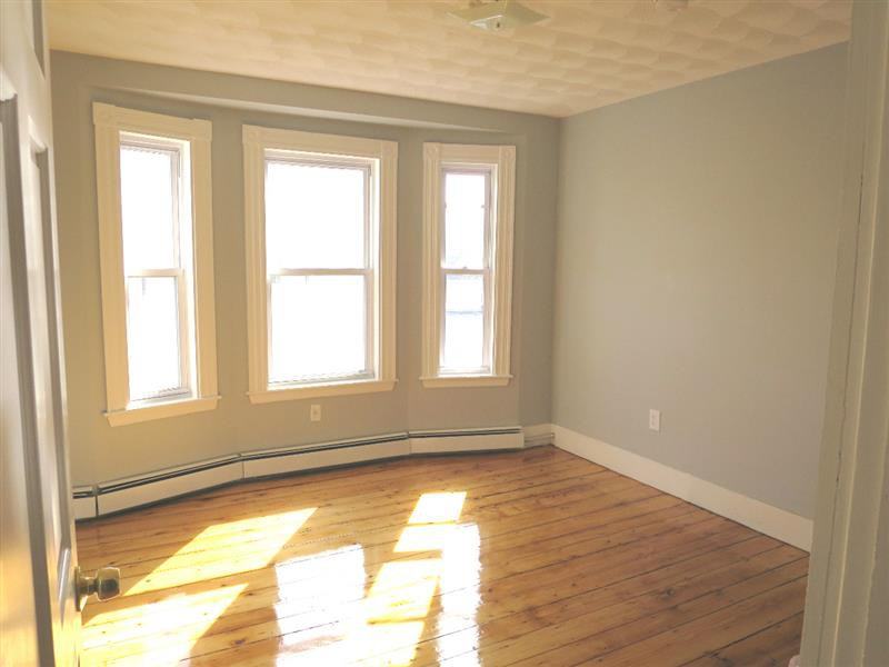 295 Windsor Street #1R - Photo 3 of 9