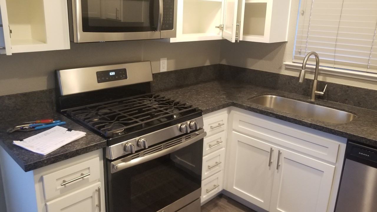 1320 Fir Ct - Photo 3 of 5