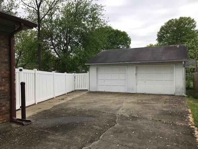 1305 S Boeke Rd - Photo 3 of 21
