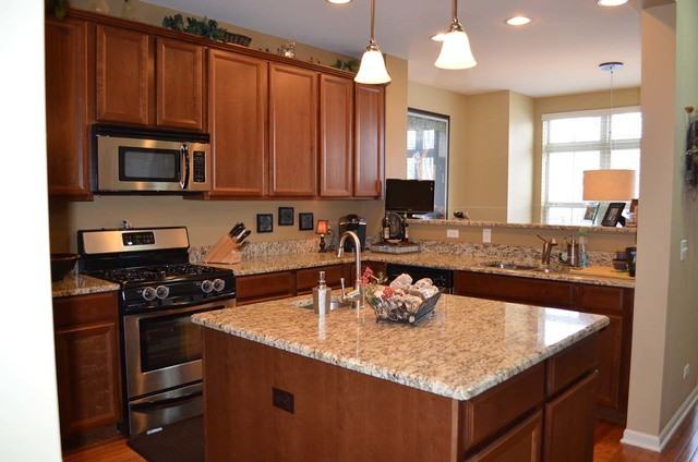 712 Telluride Ct - Photo 2 of 13