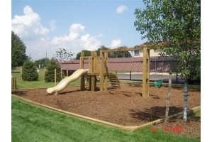 Island City Apartments - Photo 2 of 5