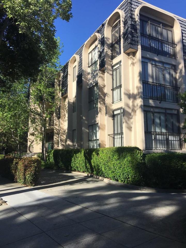 1133 Douglas Ave - Photo 2 of 13