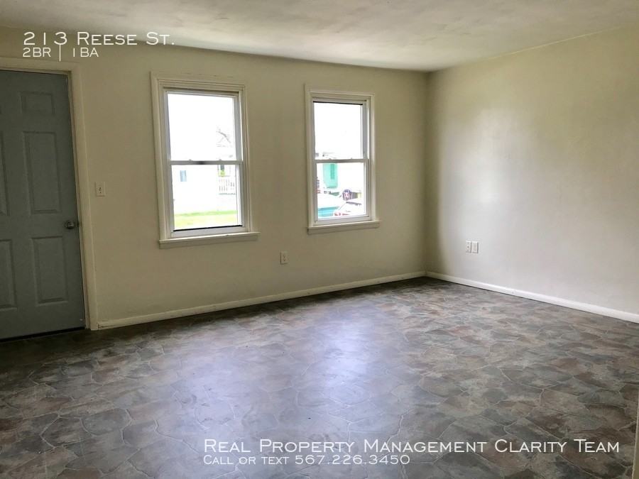 213 Reese St - Photo 3 of 10