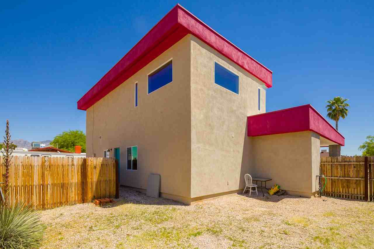 2449 N Goyette Ave - Photo 2 of 20