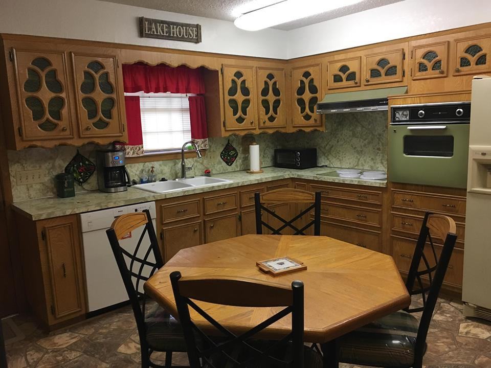 1005 Beverly Cir - Photo 3 of 10