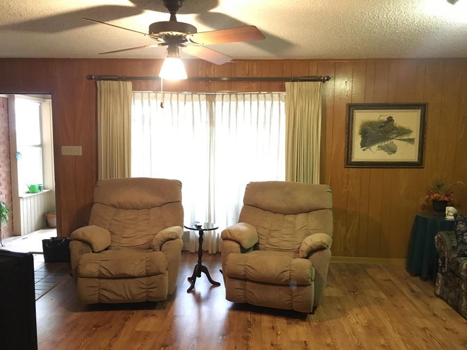 1005 Beverly Cir - Photo 2 of 10