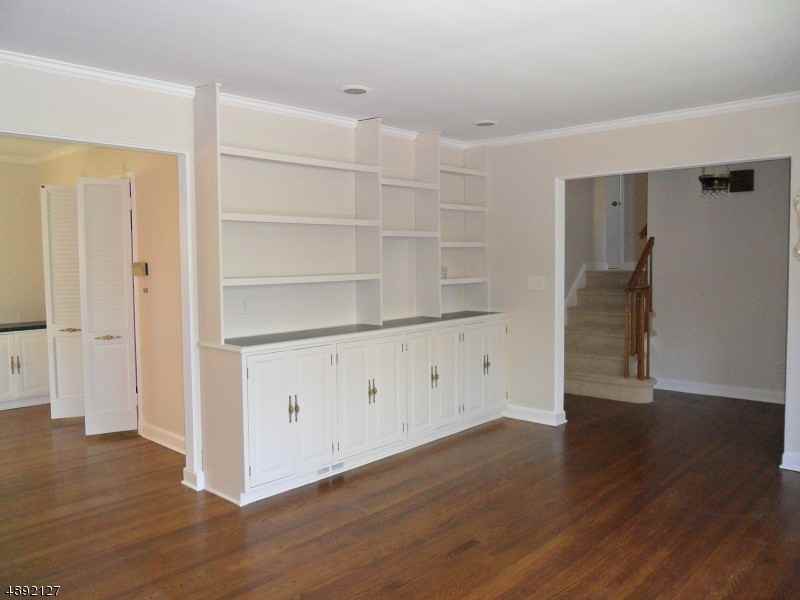 106 Greenwood Dr - Photo 2 of 16