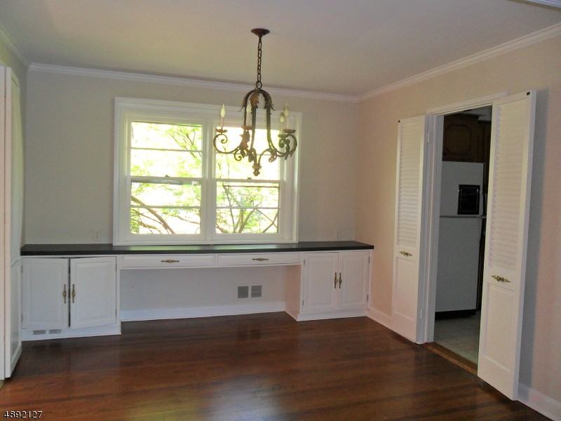 106 Greenwood Dr - Photo 3 of 16