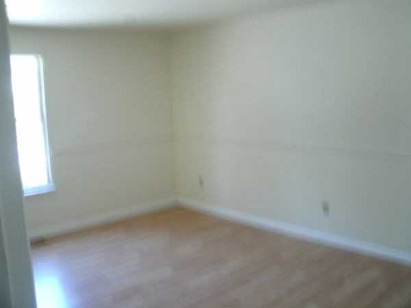 217 Neptune Dr - Photo 3 of 5