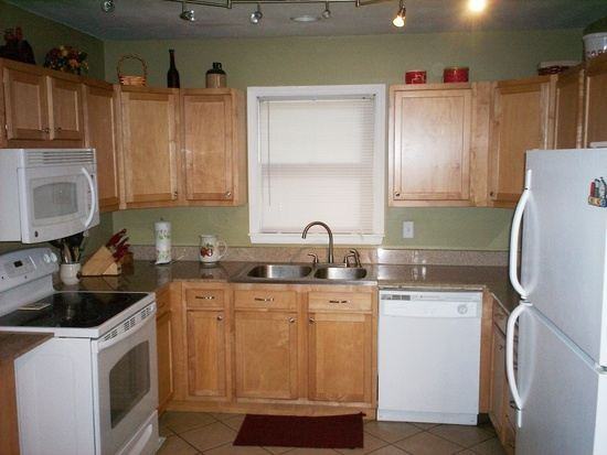 1610 S Pasfield St - Photo 2 of 10