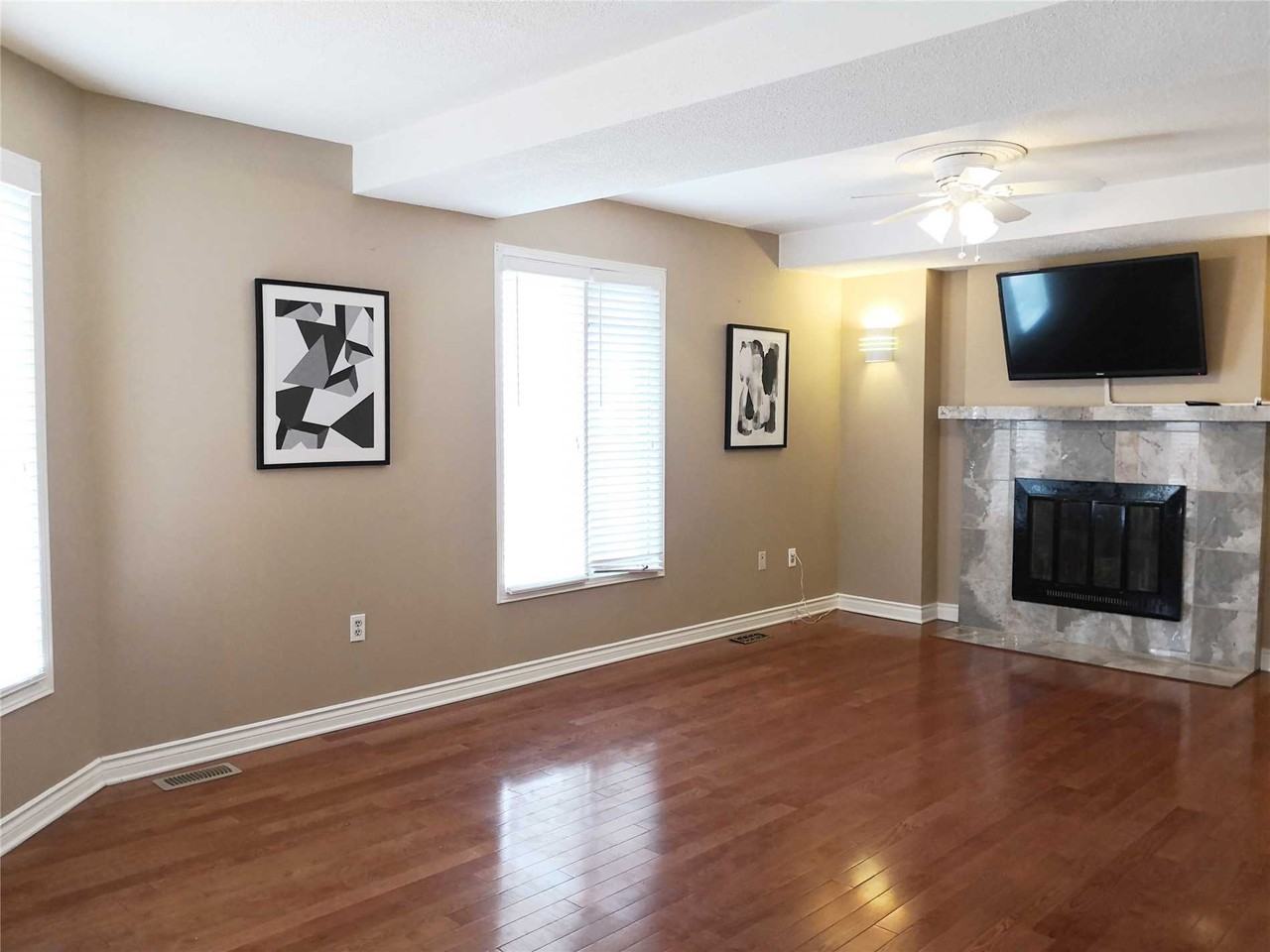 6005 Tenth Line West - Photo 2 of 13