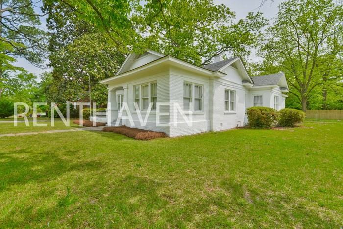 311 Saluda Ave - Photo 3 of 24