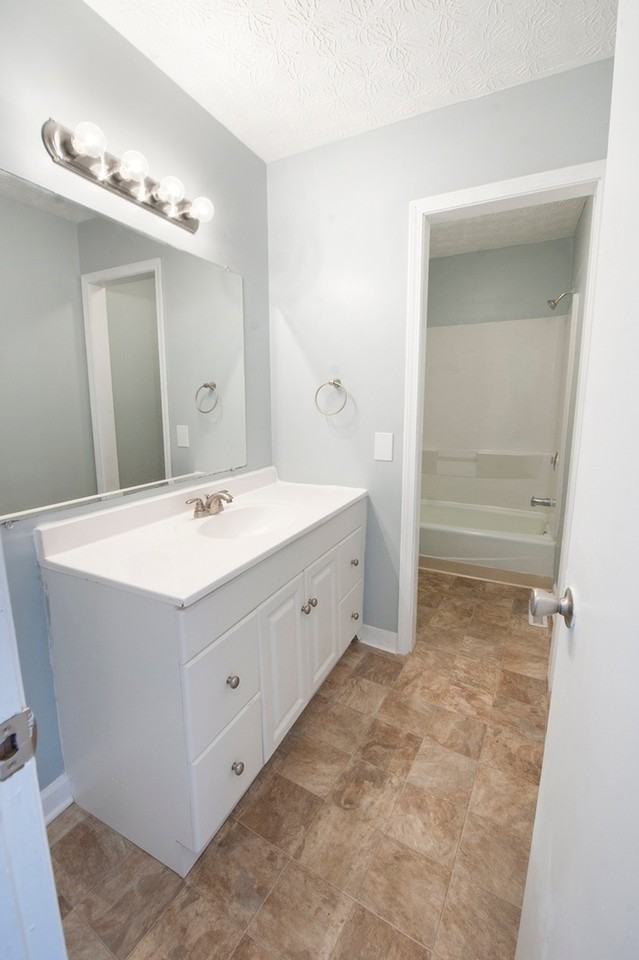 965 Westhaven St - Photo 3 of 28