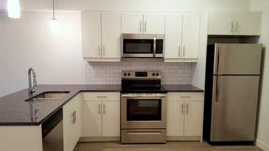 247 River Avenue Winnipeg Mb R3l0r7 2 Bedroom Condo For Rent For 1 450 Month Zumper